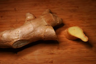 ginger_root_and_slice